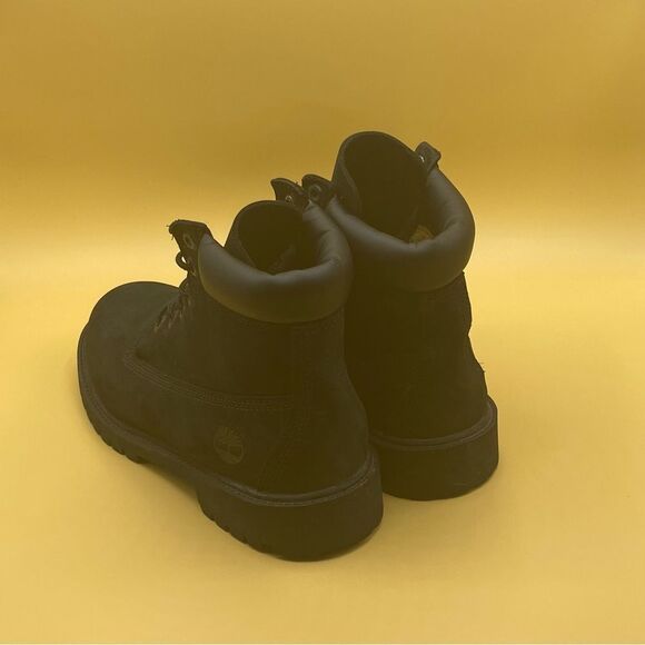 Timberland Black Boots with Ankle Support and Lace-Up Design - Picture 2 of 4